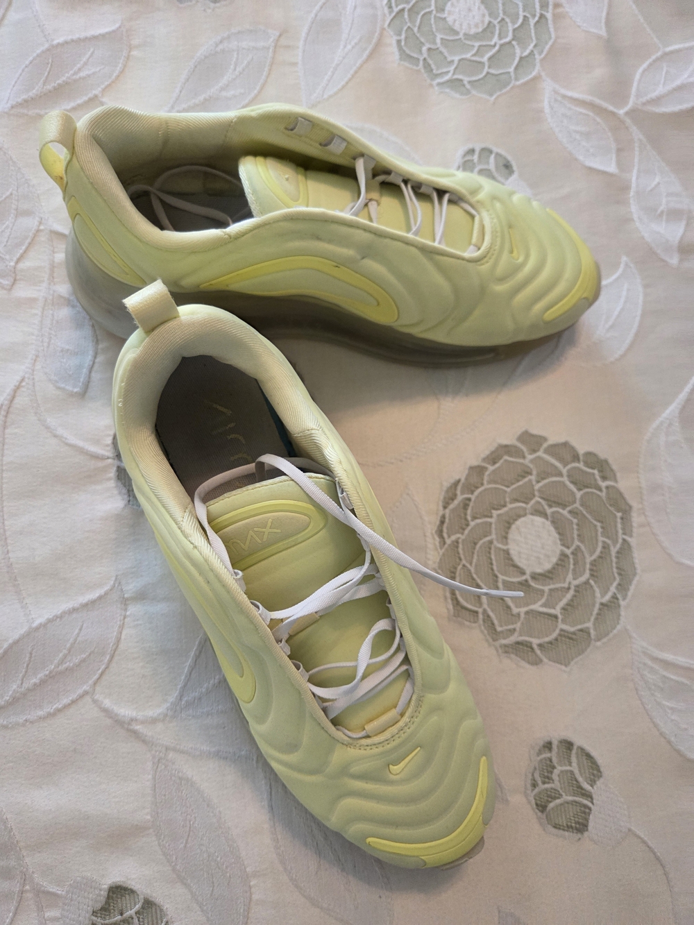 Nike Air Max 720 Light Yellow Sneakers - Picture 2 of 10